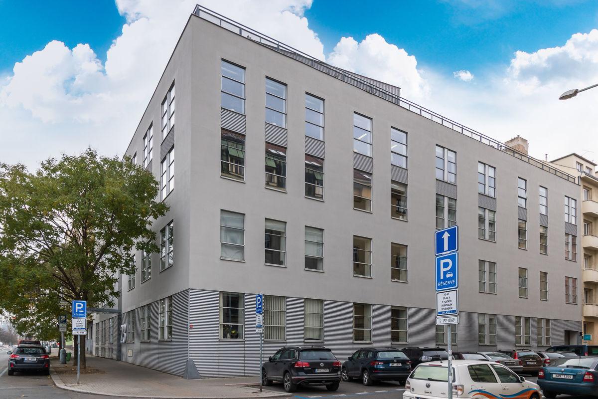 Ústav ekonomiky a managementu