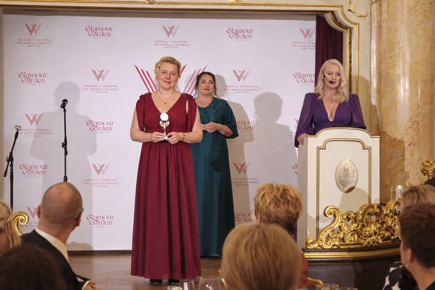 Doc. Lenka Švecová uspěla v soutěži Women Changing the World Awards